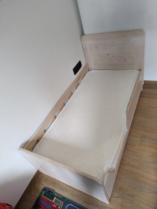 Otroška postelja 140x70 cm + 2xvzmetnica + Vitapur vzglavnik novo