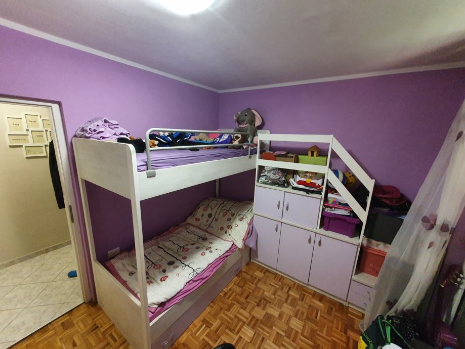 Otroška postelja pograd 200x90 + omare + vzmetnice gratis