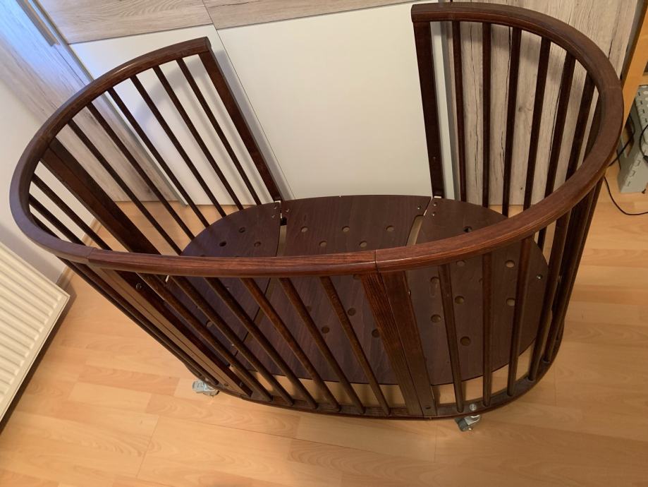 Stokke sleepi postelja mini midi barva walnut