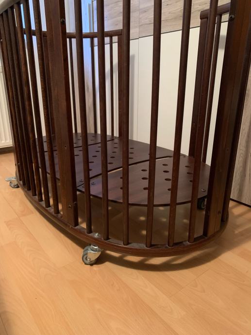Stokke sleepi postelja mini midi barva walnut