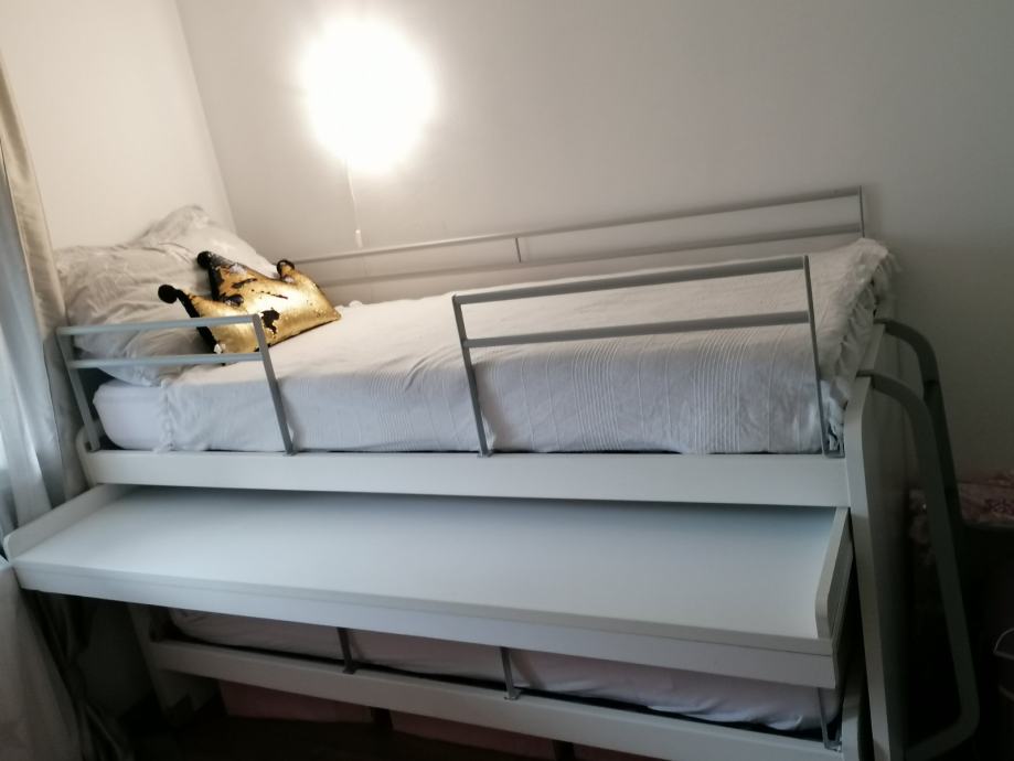 ZALF dvojna postelja z mizo - pograd z izvlečno mizo