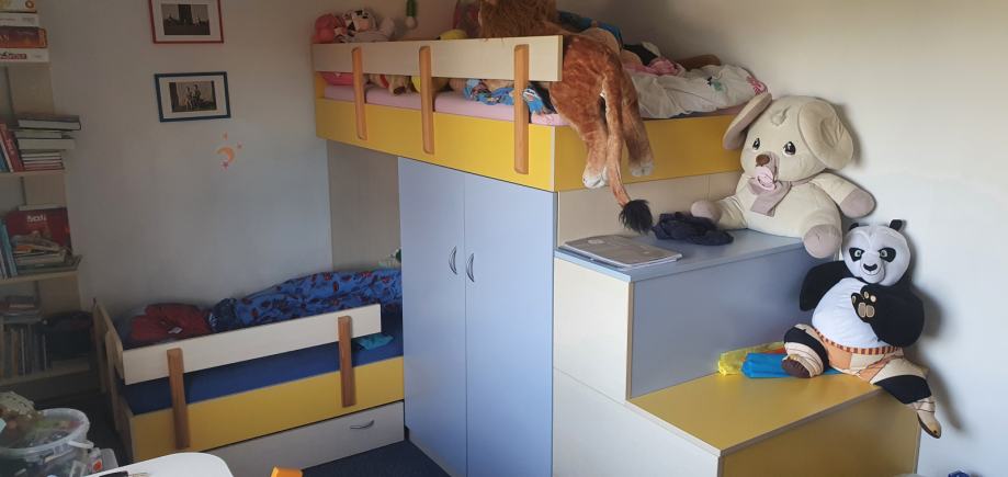Otroška soba z dvema posteljema (zgoraj/spodaj) - ZELO LEPO OHRANJENA