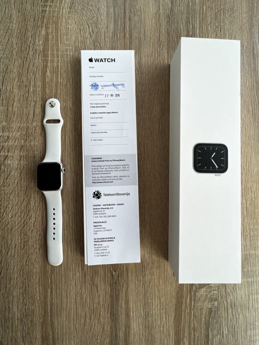Apple Watch serija 5, 40 mm, srebrna