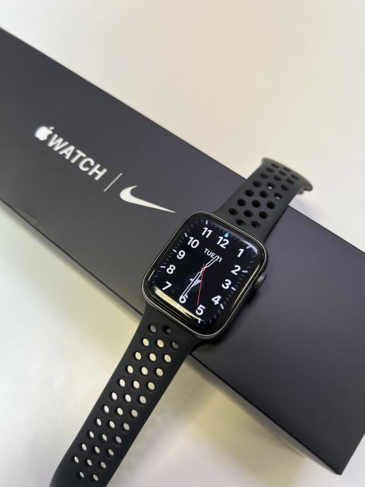 44mm nike apple watch series 5