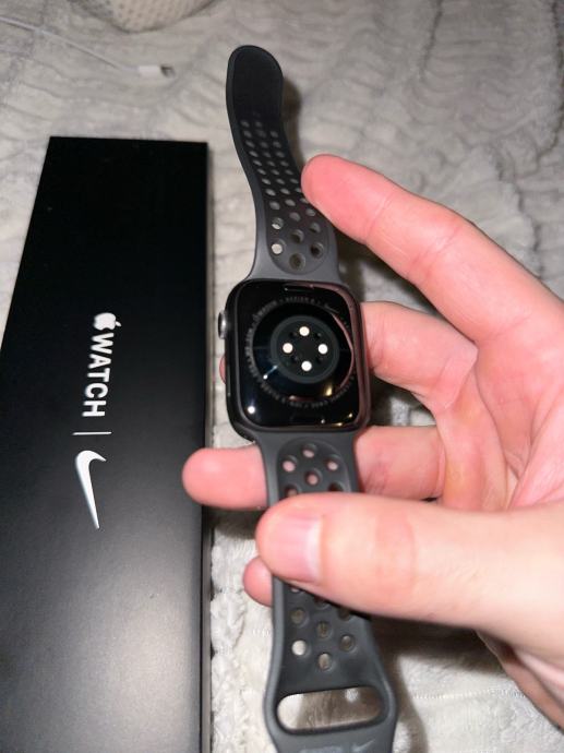 Apple Watch 6 44mm Nike Edition ZELO UGODNO!!Apple watch series 6 44mm nike edition