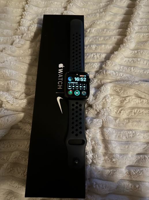 Apple Watch 6 44mm Nike Edition ZELO UGODNO!!Apple watch series 6 44mm nike edition