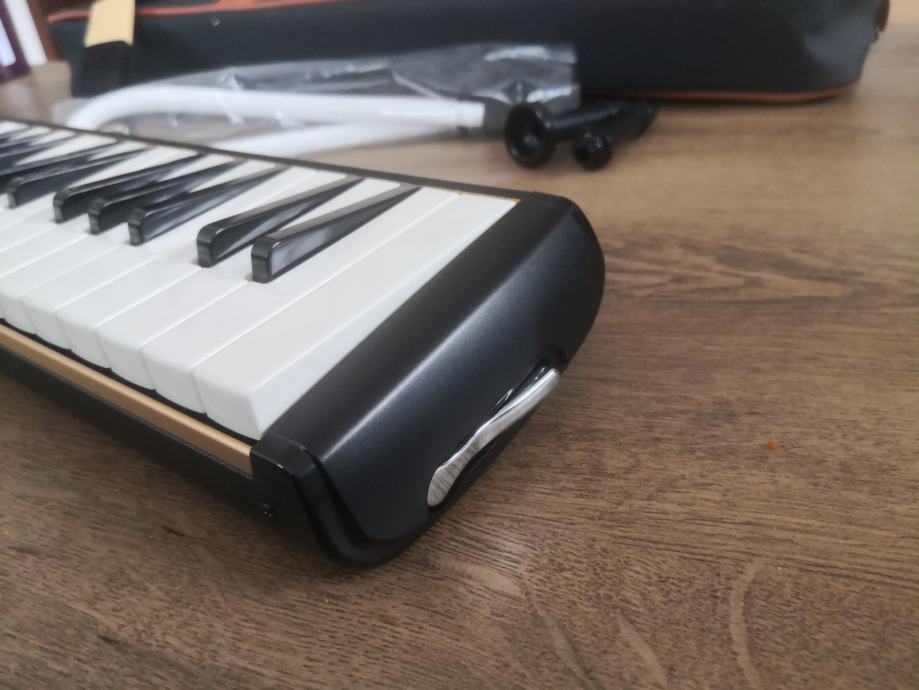 Prodam SUZUKI Melodion M 37C, Melodika, Melodica