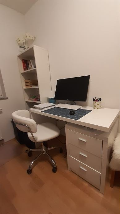 Lep pisarniski stol