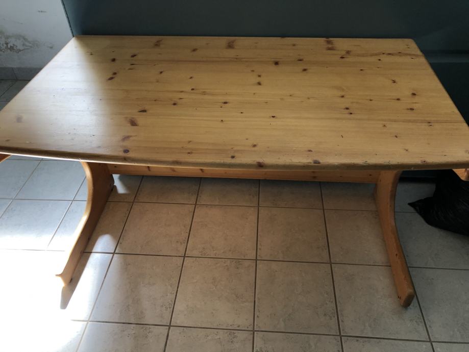 Lesena pisalna miza