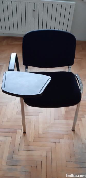 Stoli s premično mizico