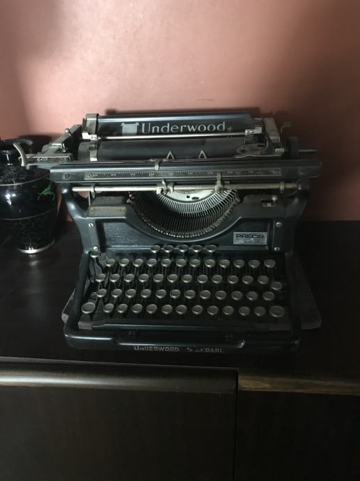 Prodam pisalni stroj