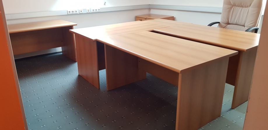 Odlično ohranjene pisarniške mize