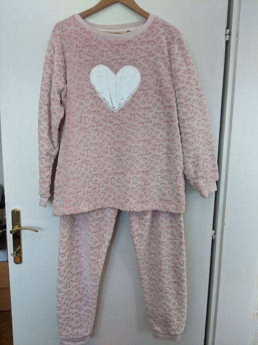 Topla ženska pižama št XL/48-50