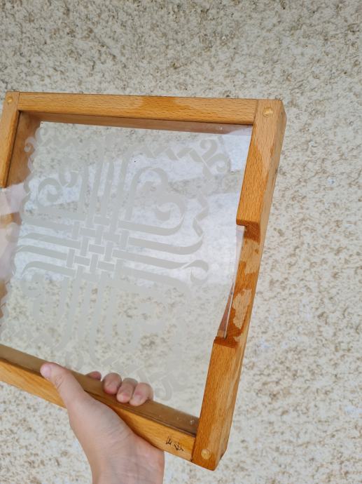 Lesen pladenj v kombinaciji s steklom