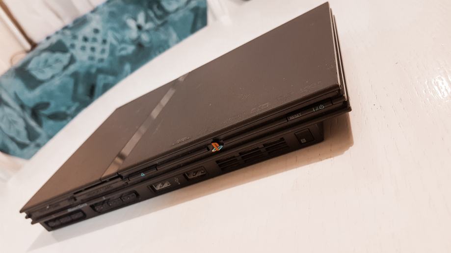 Playstation 2 slim + vsi komponenti, lepo ohranjen