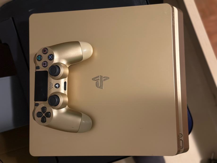 PlayStation 4 slim GOLD
