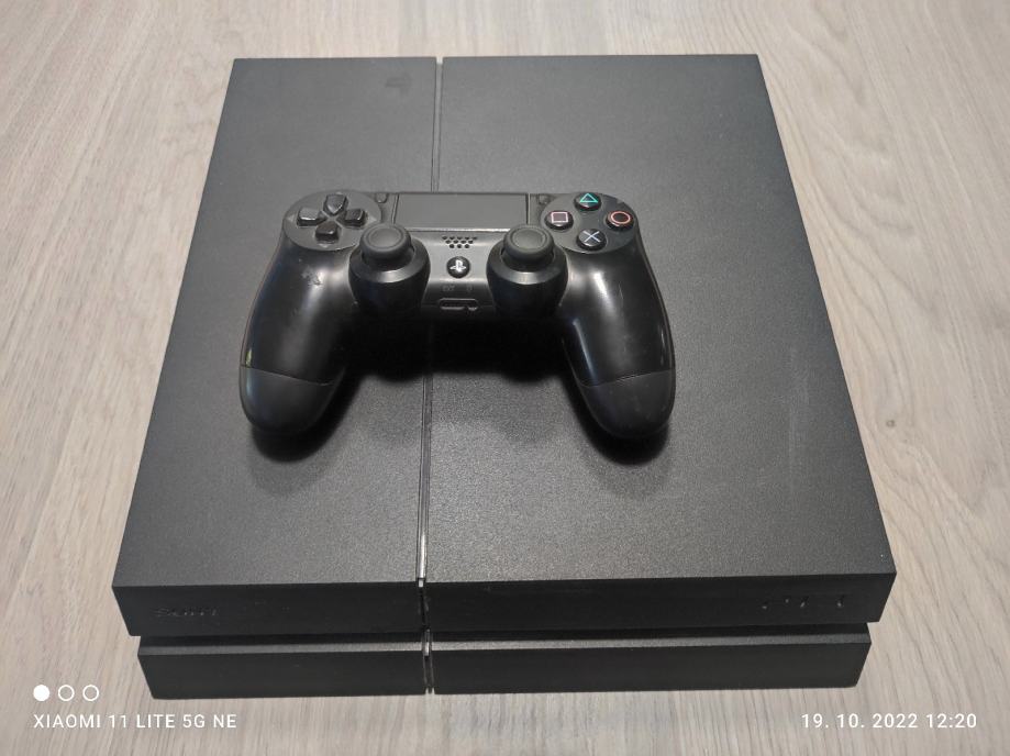 продам playstation 4 новая продам playstation 4 новая