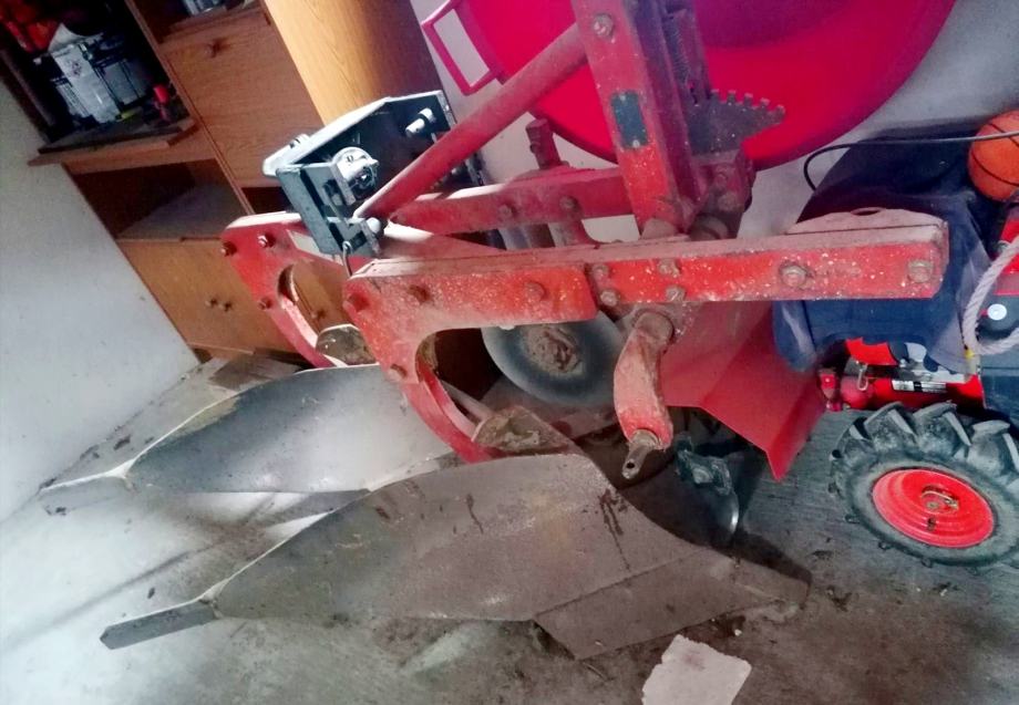 Plug IMT 755 za traktor Imt ali Zetor prodam