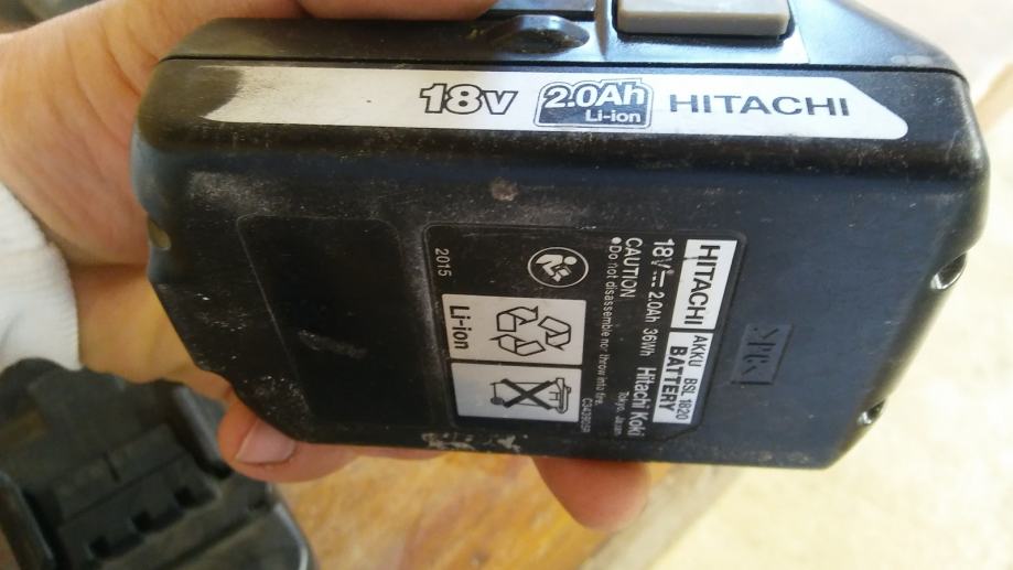 Baterije Hitachi+polnilec