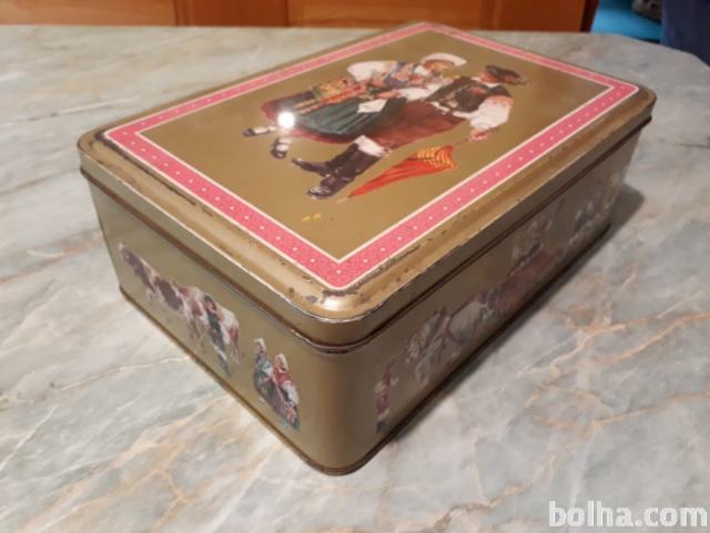 Kovinska škatla za piškote, vintage, narodna noša