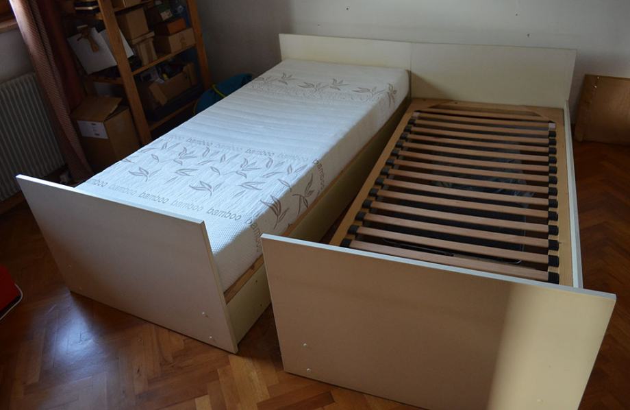 Dve postelji / kavča (90 x 200 cm)