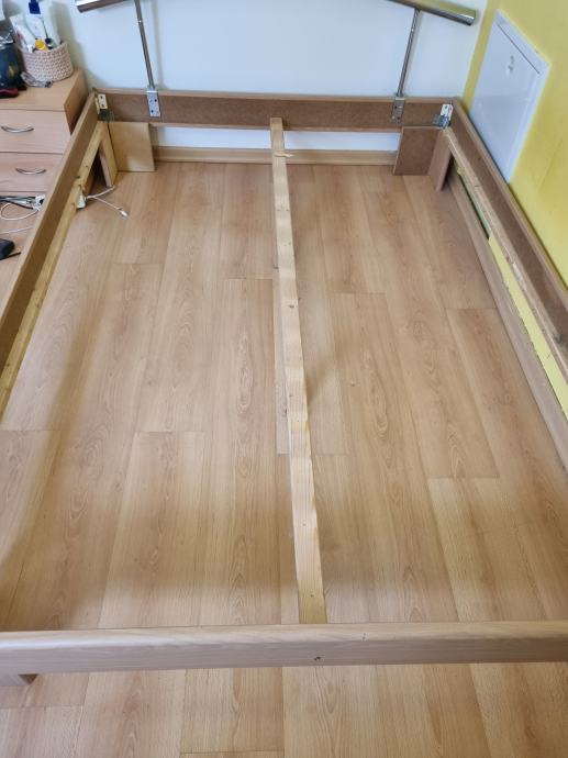PODARIM posteljni okvir (140x200cm)