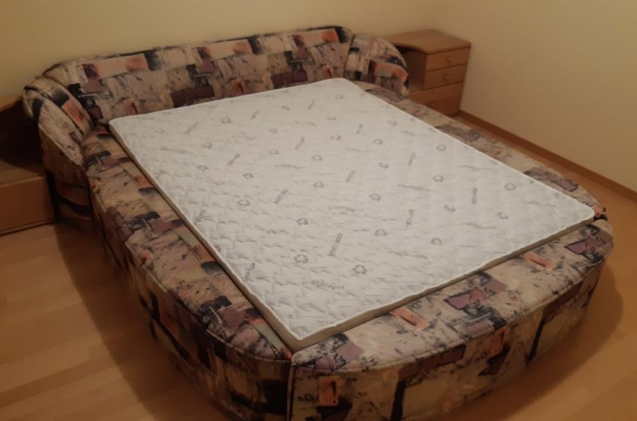 Postelja 200x180 cm, vzmetnica 190x150 cm