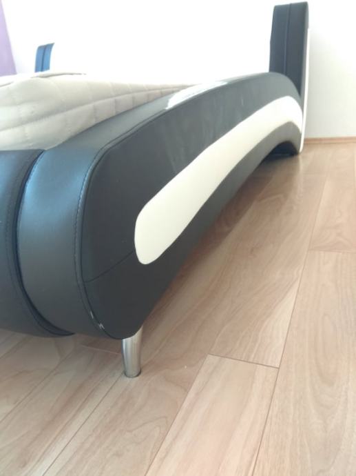 velika postelja za vzmetnice 200x180 cm