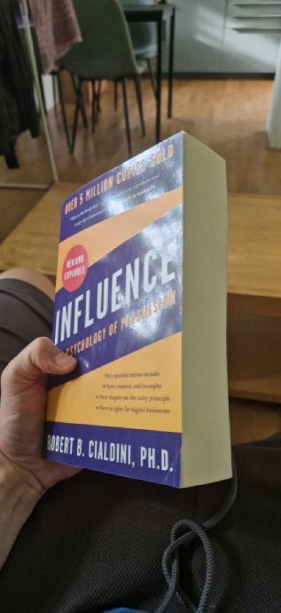 Influence Robert B. Cialdini knjiga