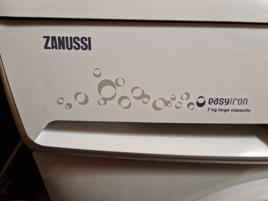 Zanussi pralni stroj