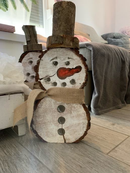 Božična okrasitev - snežaki iz lesa