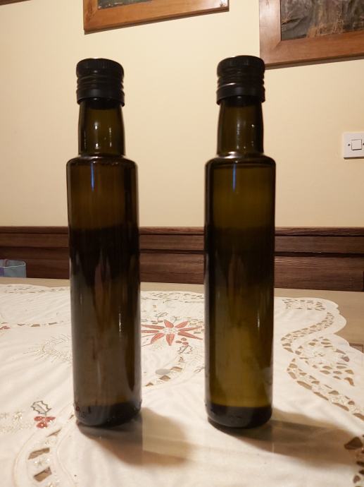 Hladno-stiskano lešnikovo olje