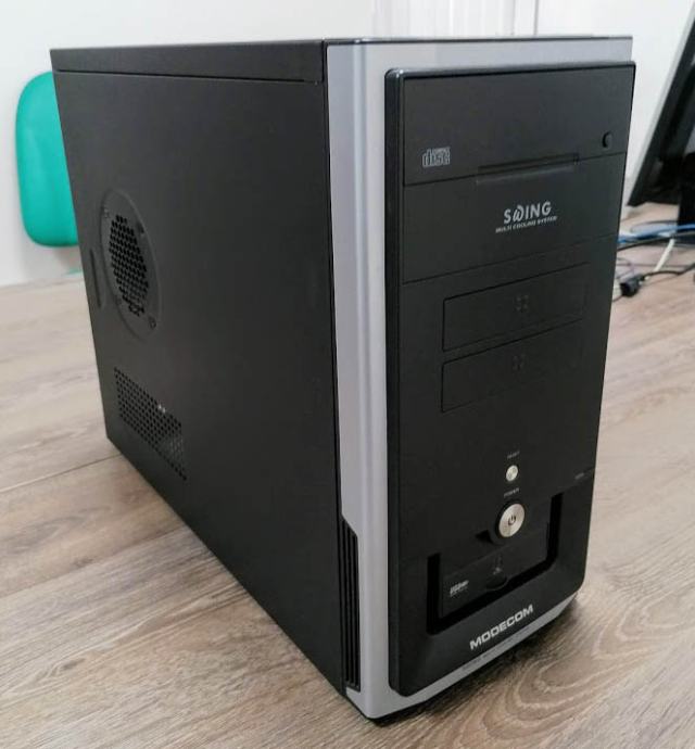 IntelCoreDuo z SSD-jem - starejši gaming računalnik
