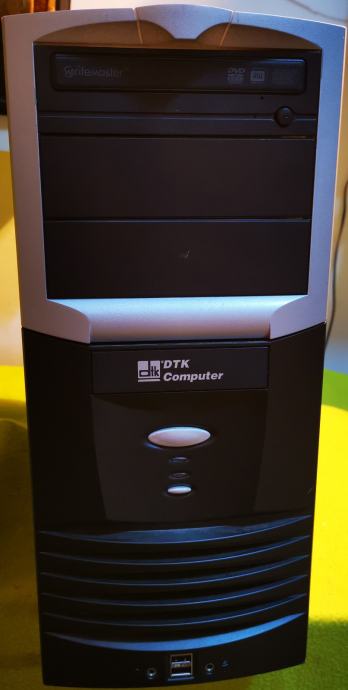 Osebni računalnik PC brez HDD in RAM-a