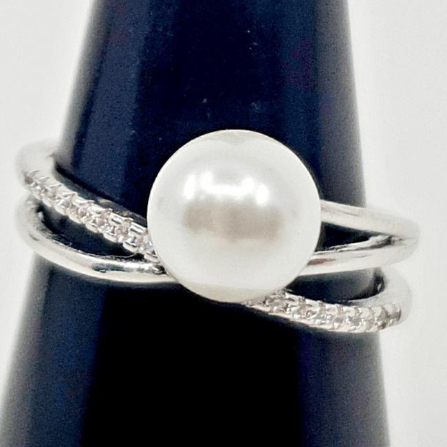 Eleganten prstan   za vsak dan z kristali in biserjem