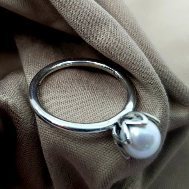 Čudovit prstan ( srebro 925 ) z velikim biserjem