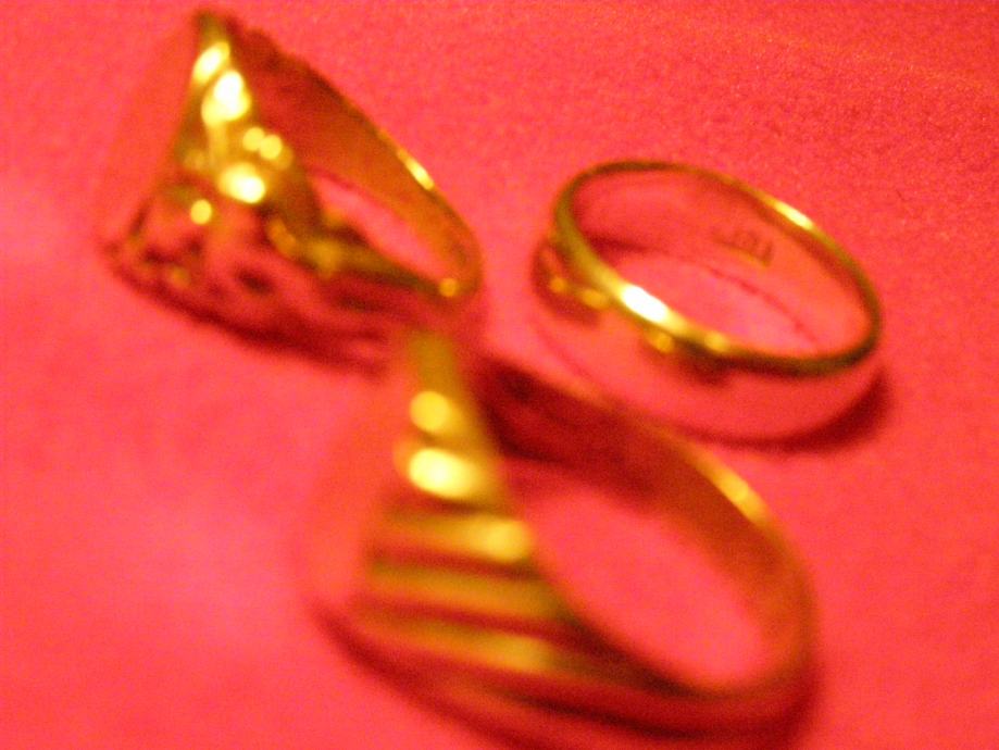 Trije stari prstani, ni zlatnina