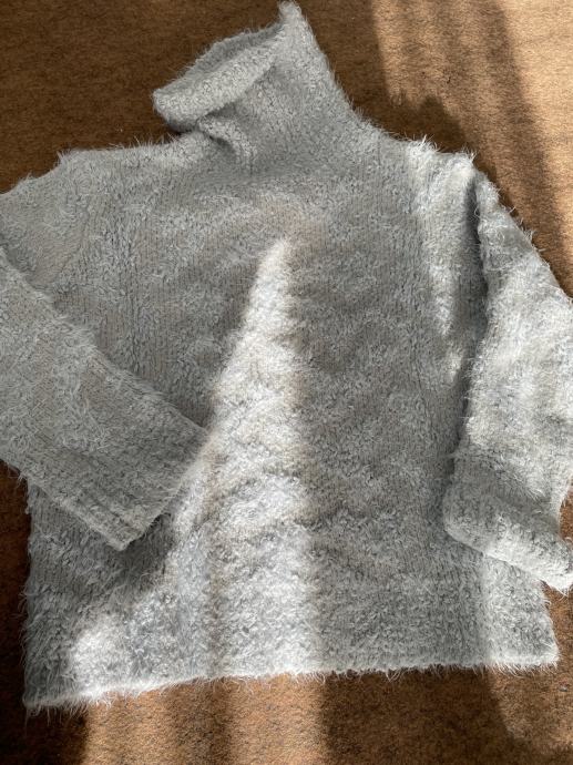 ZARA pulover velikost M