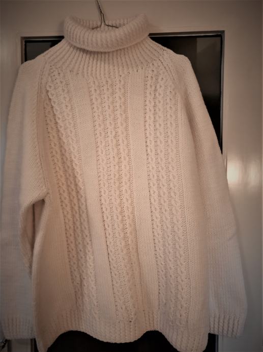 Topel volnen pulover - ročno delo, prava volna