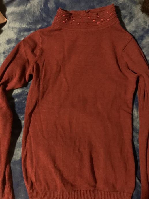 Temno rdec tanek pulover