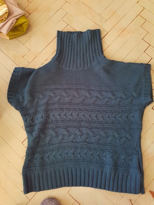 XL pleteni brezrokavnik modre barve, lepo ohranjen