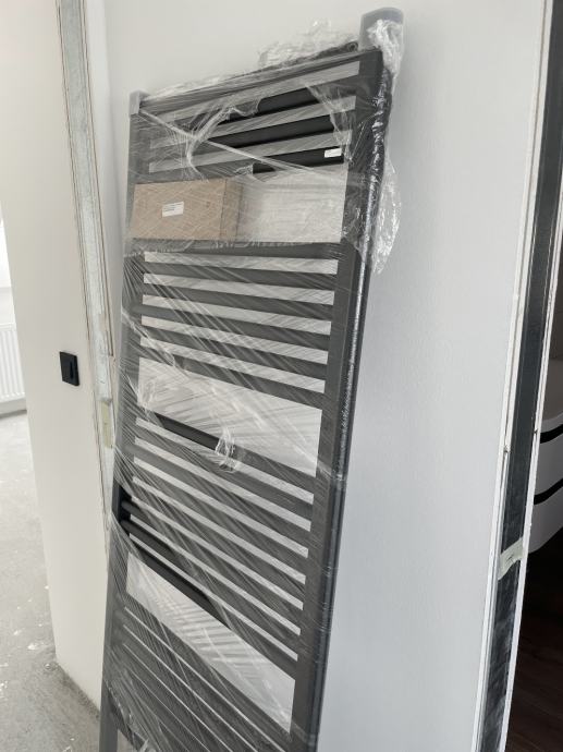 Kopalniški radiator lojtra Bial Alta 600x1694mm črn/antracit