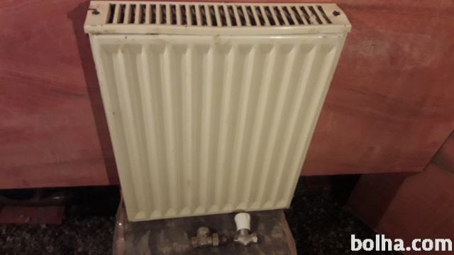 radiator 40 cm x 50 cm, nosilci ter ventil