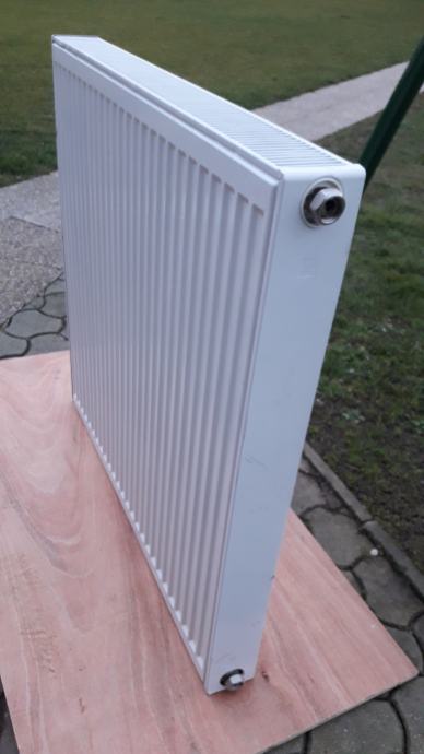 radiator 90 cm x 90 cm, z nosilci