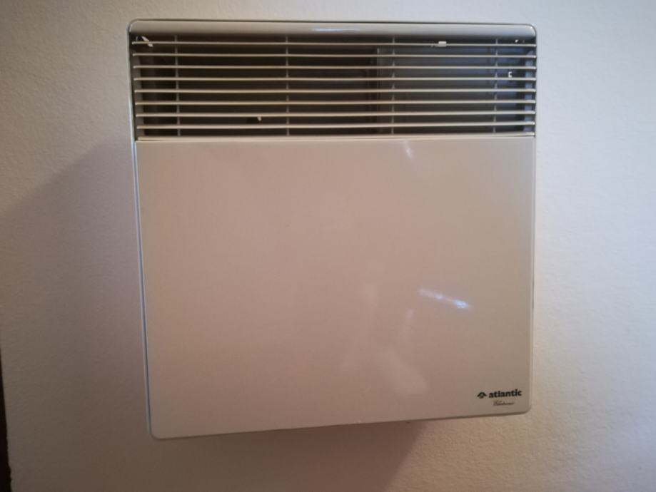 Stenski Radiator Ugodno prodam električni stenski radiator ATALNTIC