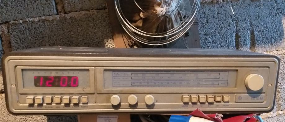 starodobni radio z uro Ei, made in Yugoslavia