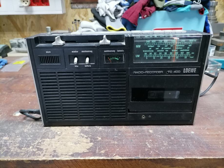Starejsi radio kasetnik LOEWE TC 400