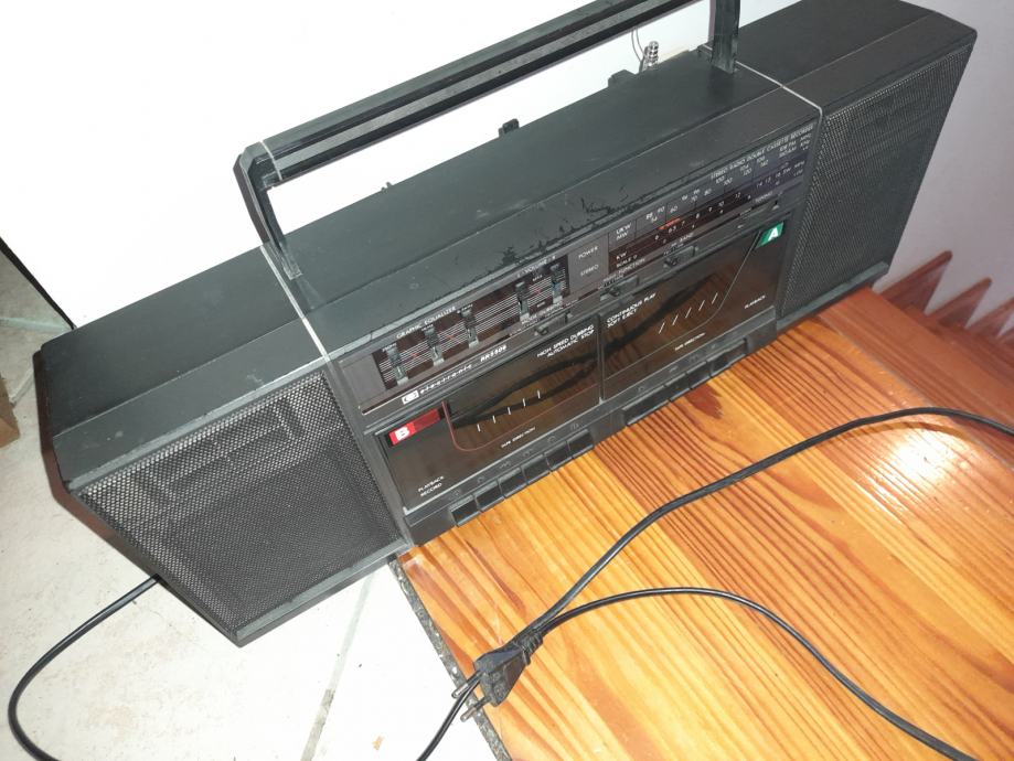 starinski radiokasetofon kasetar kasetnik kasetofon in radio ELILE