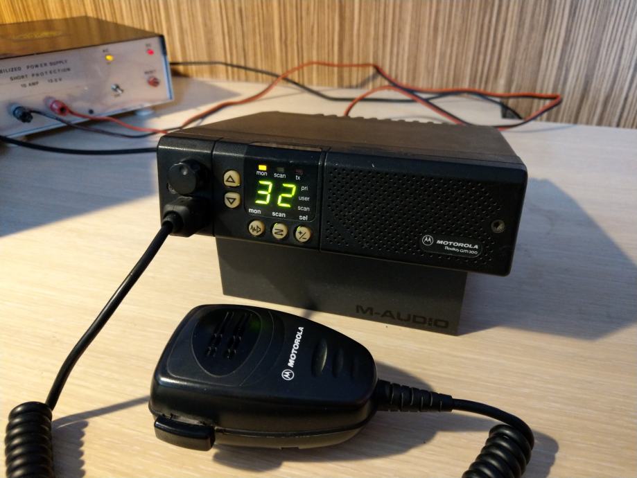 Motorola GM300 VHF postaja  |  Cena ni zadnja