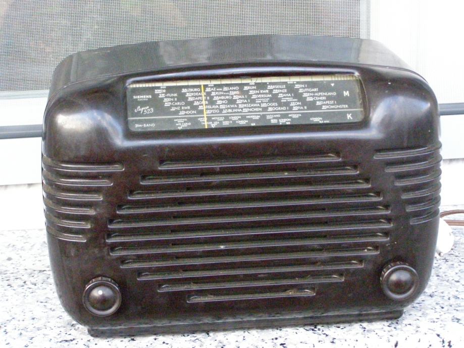 Siemens mali bakelitni radio